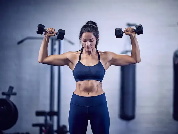 Gagnez du muscle après 60 ans : oui, c’est possible (et les protéines végétales peuvent vous y aider)