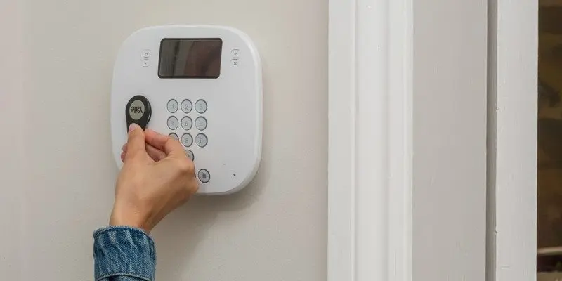 Vacances tranquilles : pourquoi j’ai choisi une alarme facile à installer